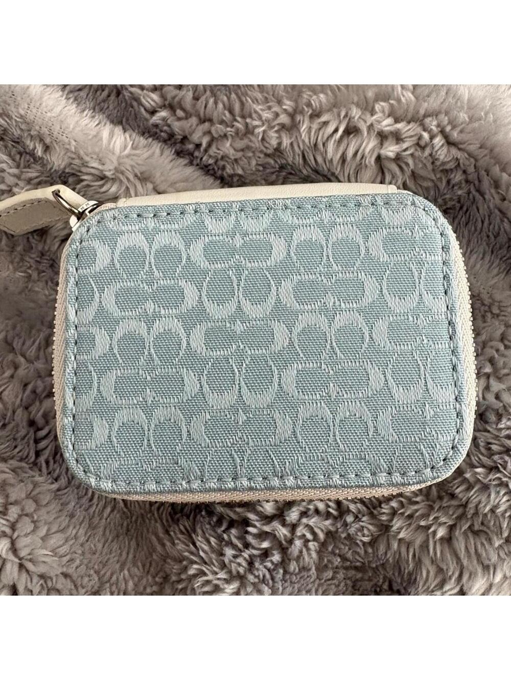 Vintage & very rare COACH 3 pill case. Light Blue Monogram "C". Size is 4" X 3". - Picture 1 of 4